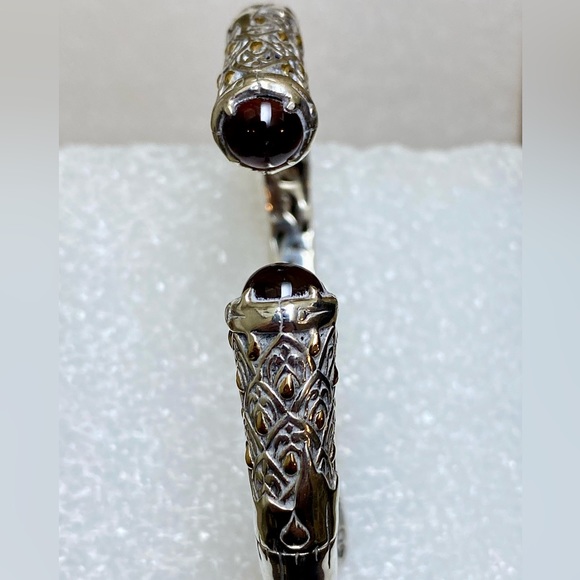 Bali Style Sterling silver hinged cuff with 14kt yellow gold & Garnet End Caps - Picture 2 of 4
